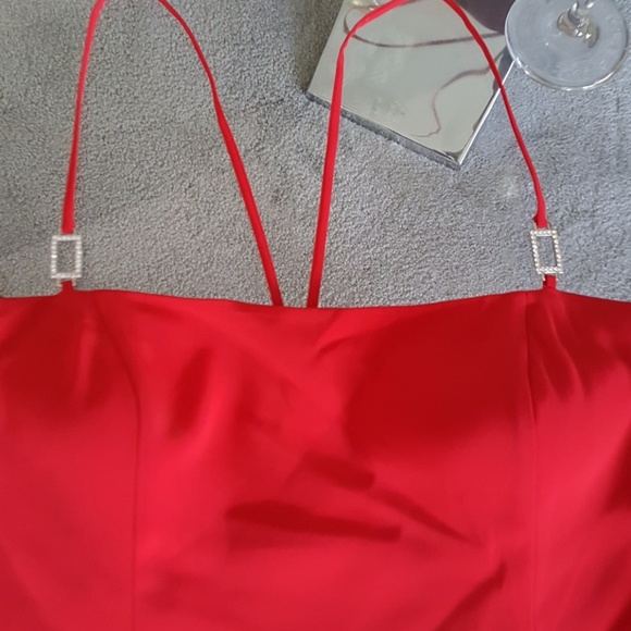 donna gray Dresses & Skirts - An amazing, elegant..and daring.. little red dress